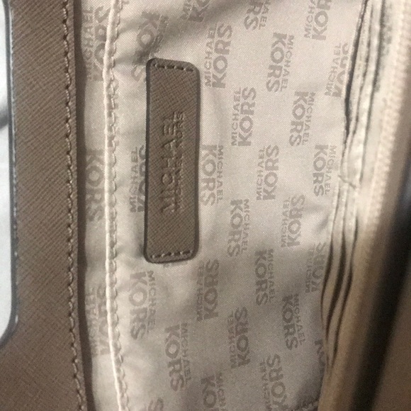 Original Michael Kors Tan Clutch W/ Dust Bag - Picture 3 of 5
